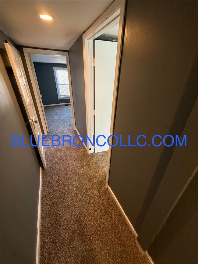 Building Photo - NEWLY REMODELED, great LOCATION, ROOMY layout