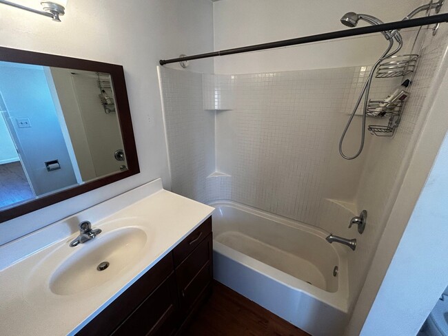 Building Photo - **Price Reduction** Spacious Studio w/ Large Upstairs Loft