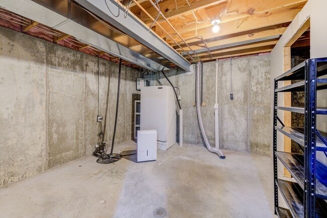 Building Photo - 650 Top Notch Ln