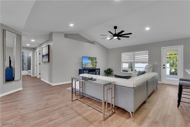 Building Photo - 2004 SW 30th St