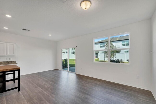 Building Photo - 840 Grandin St