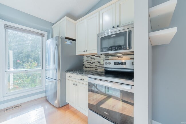 Building Photo - 657 E Heather Dr