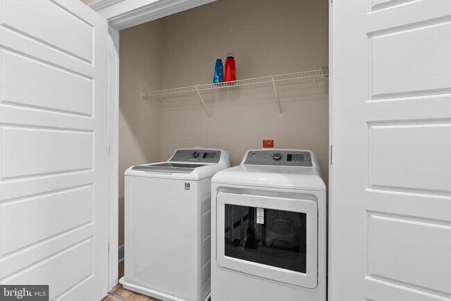 Building Photo - 207 Miles Hawk Terrace