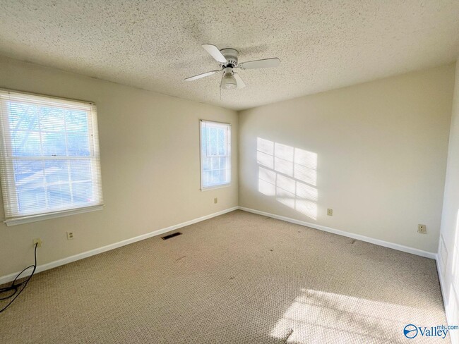 Building Photo - 603 Maysville Rd NE