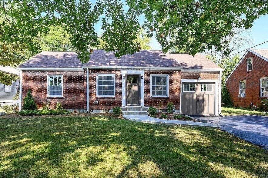Building Photo - 1131 Kenwood Dr