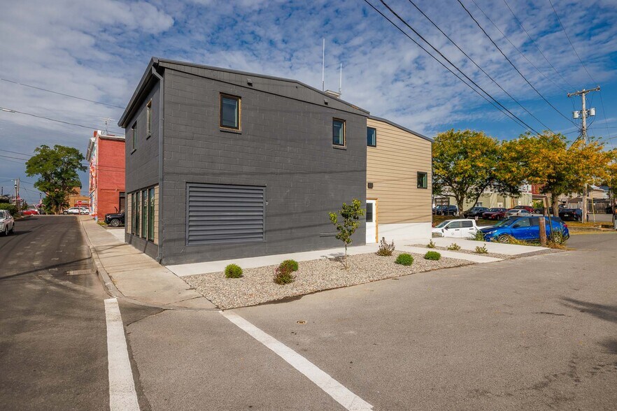 Building Photo - 5 Chestnut St