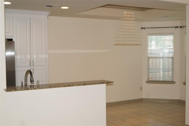 Building Photo - 504 Autumn Trail