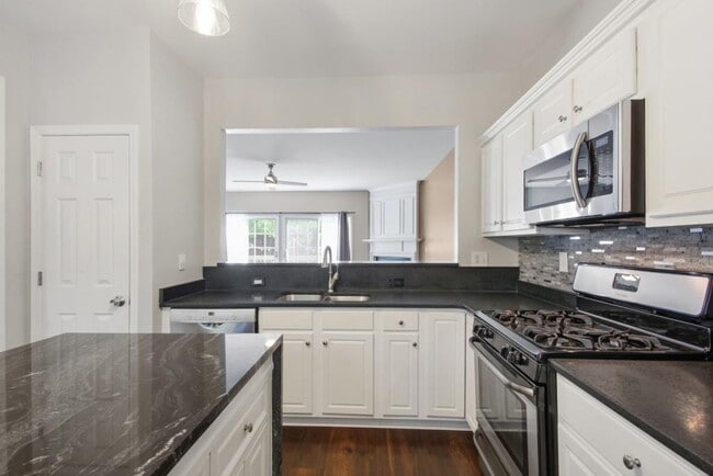 Building Photo - 3563 Views Trce