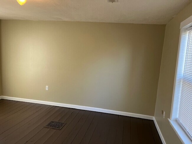 Building Photo - Single Family House in Town