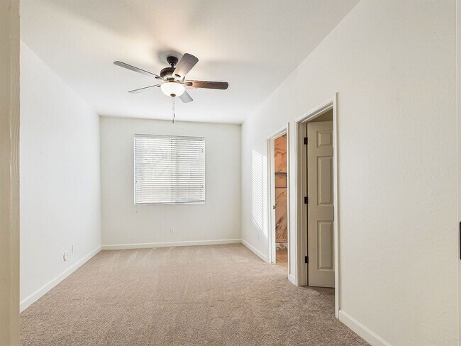 Building Photo - Carefree Hwy/27th Dr Gorgeous 6 Bedrooms/4 Bath 3695 Sq Ft Home
