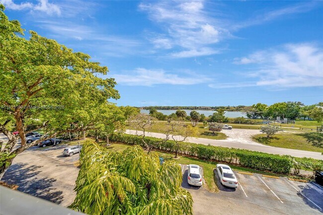 Building Photo - 117 Lake Emerald Dr