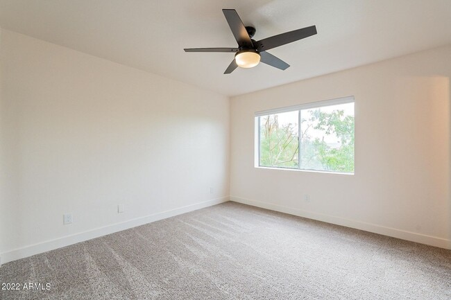 Building Photo - TOTAL REMODELED CONDO IN PHOENIX!