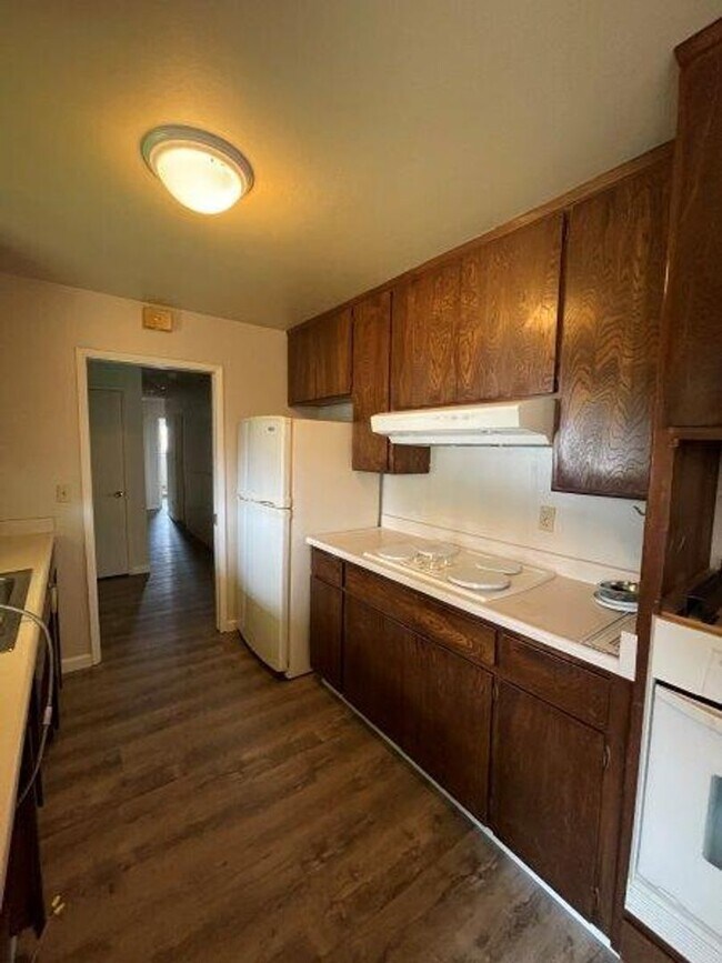 Building Photo - Desired Greenhaven 4 Bedroom