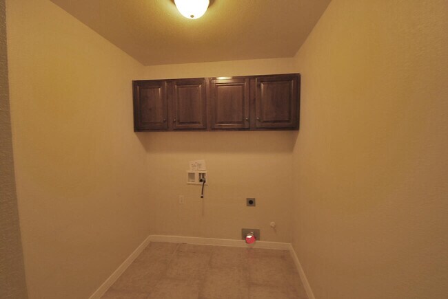 Building Photo - 5513 Ignacio Frias Dr