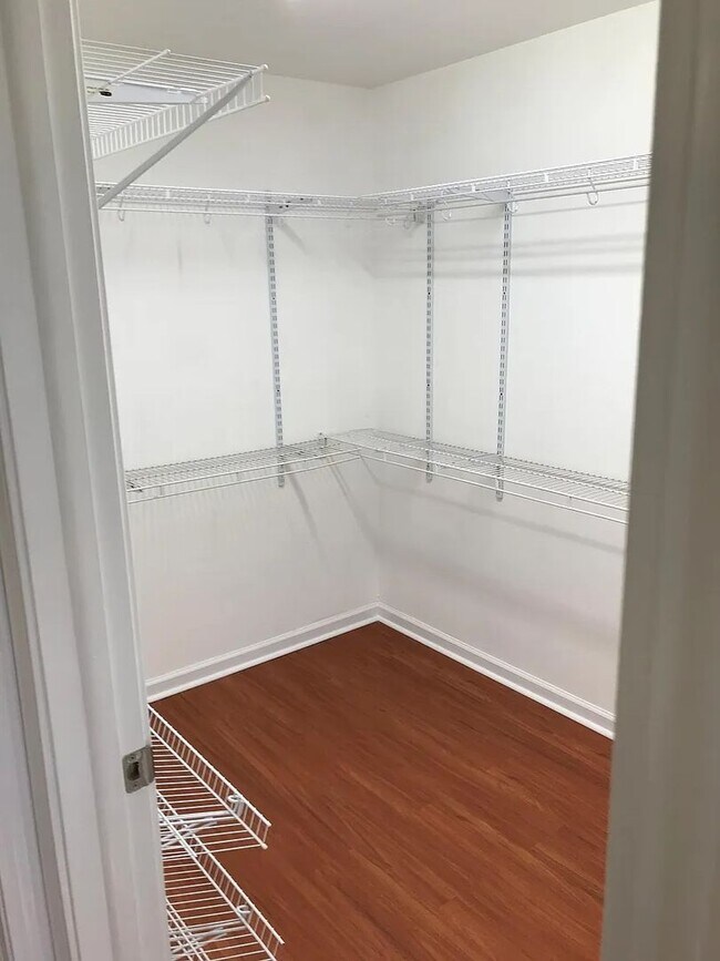 Building Photo - Immaculate and spacious home