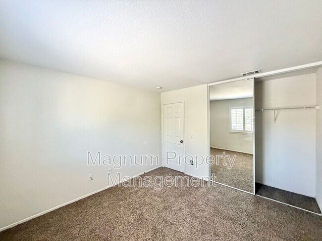 Building Photo - 46383 Vianne Ct
