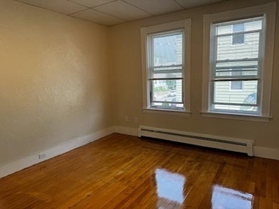 Building Photo - 49 Mendon St