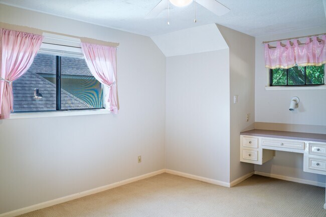 Building Photo - 1704 Crystal Hills Dr
