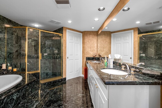 Building Photo - 7117 Pelican Bay Blvd