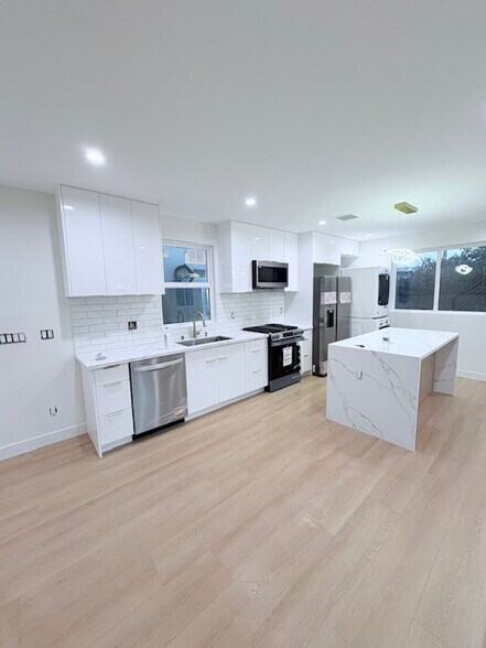 Building Photo - 8315 Kittyhawk Ave