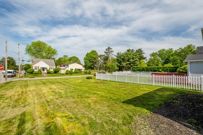 Building Photo - Beautiful 2 bedroom home in Natrona Height...