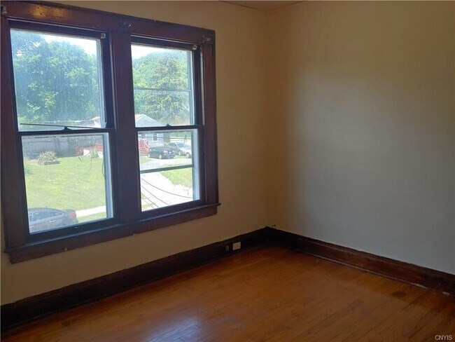 Building Photo - 205 Cadwell St