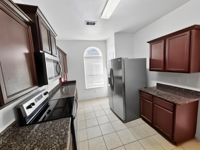 Building Photo - 5127 Oak Briar Ln