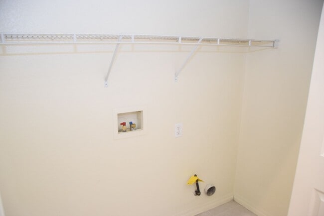 Building Photo - 1 STORY HOME IN GATED SE COMMUNITY