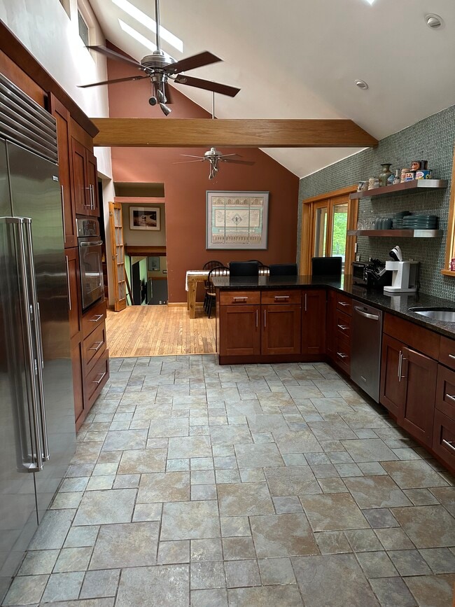 Building Photo - 16 Gibbons Ln