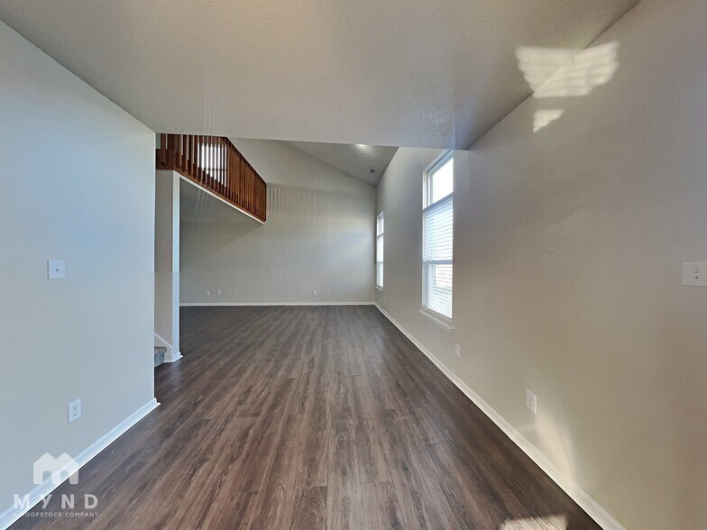 Building Photo - 1698 Prairieview Ln