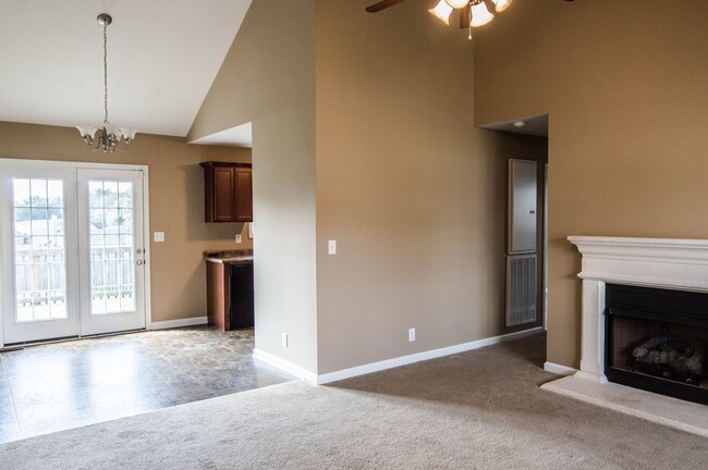 Building Photo - Pet Friendly Three Bedroom with Bonus!