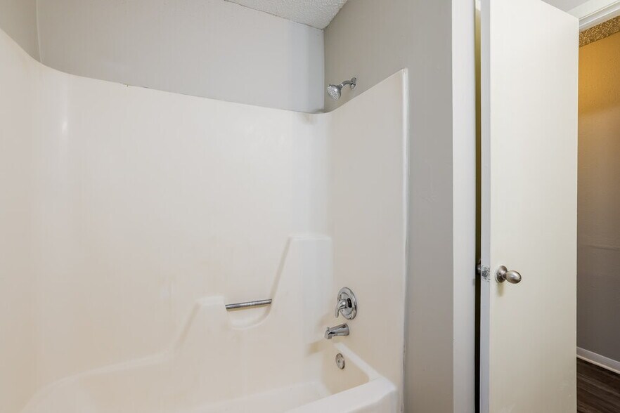 Building Photo - 13519 Dripping Springs Dr