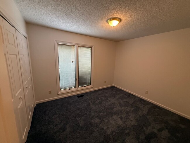 Building Photo - Carolina Lakes