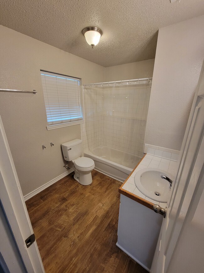 Building Photo - 900 N 8th St