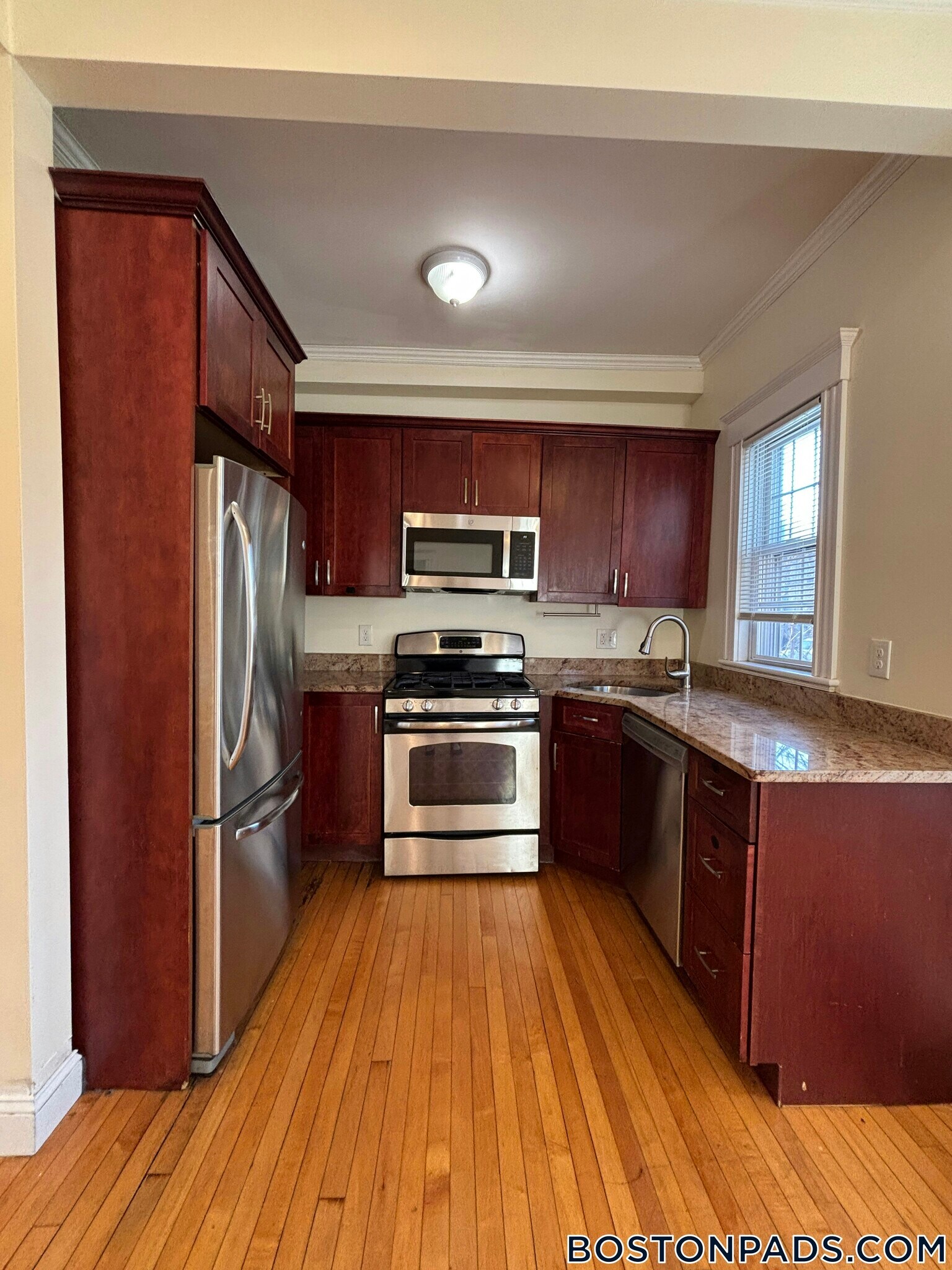 Building Photo - 154 Magazine St