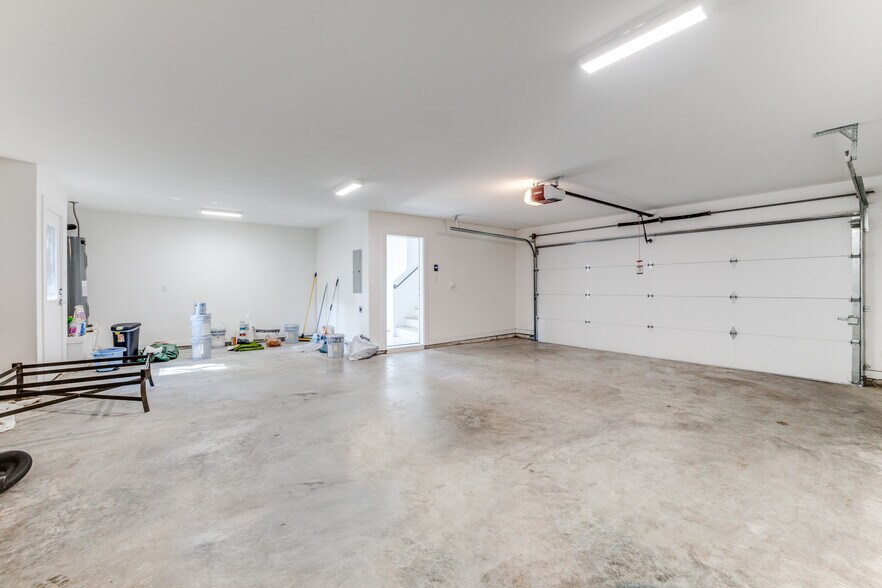 Building Photo - 5714 Bryan Pky