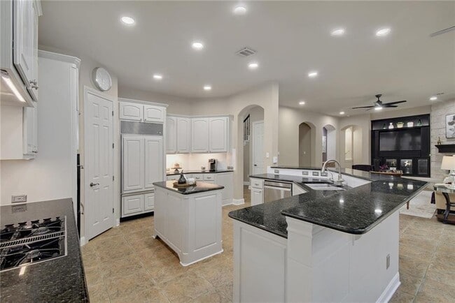 Building Photo - 9903 Tree Bend Cove