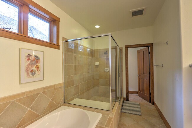 Building Photo - 408 Settlement Ln