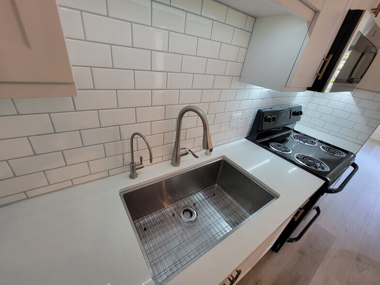 Building Photo - 12655 Bluff Creek Dr