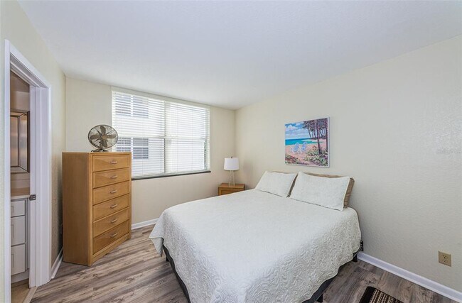 Building Photo - 6081 Bahia Del Mar Cir N