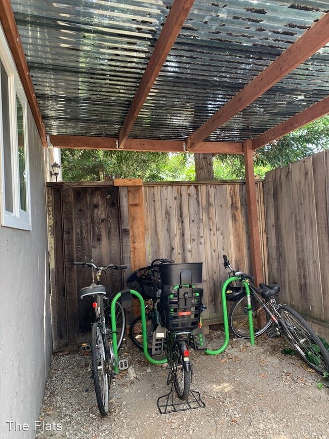 Building Photo - 2280 Latham St