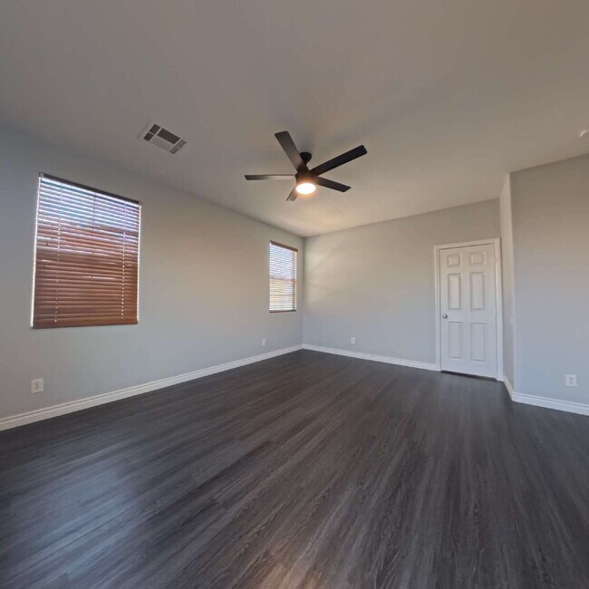 Building Photo - Spacious 2-bed 2-bath with Attached Car Garage at Tripoly!