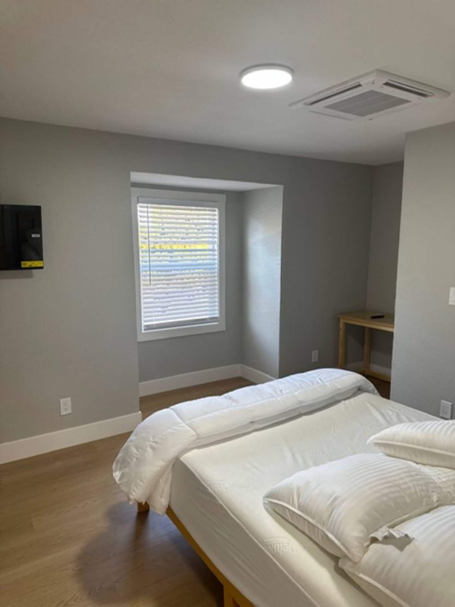 Building Photo - 1839 San Luis Rd