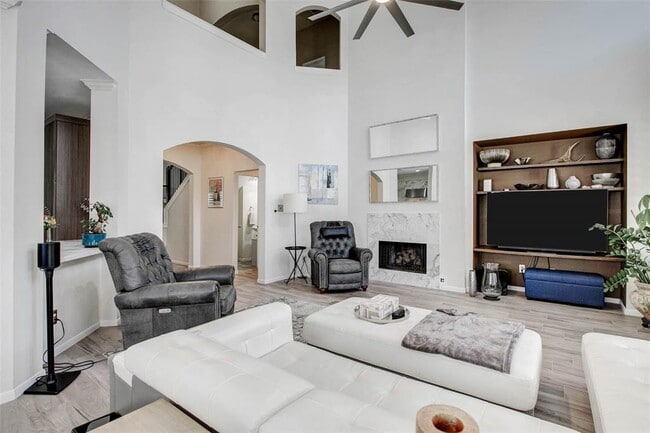 Building Photo - 26210 Goldenport Ln