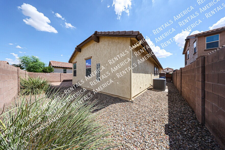 Building Photo - 276 E Coconino Dr