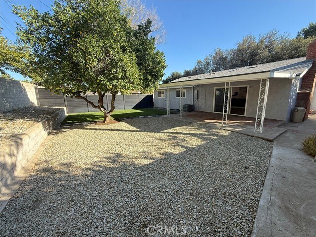 Building Photo - 1488 Bussey St W