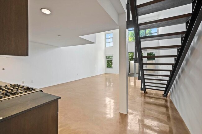 Building Photo - 4111 W Sunset Blvd