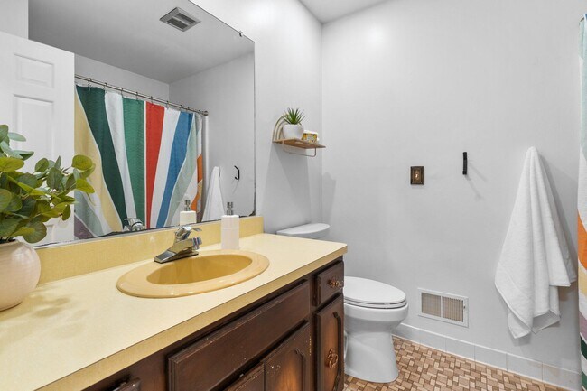 Building Photo - 3673 Pheasant Dr