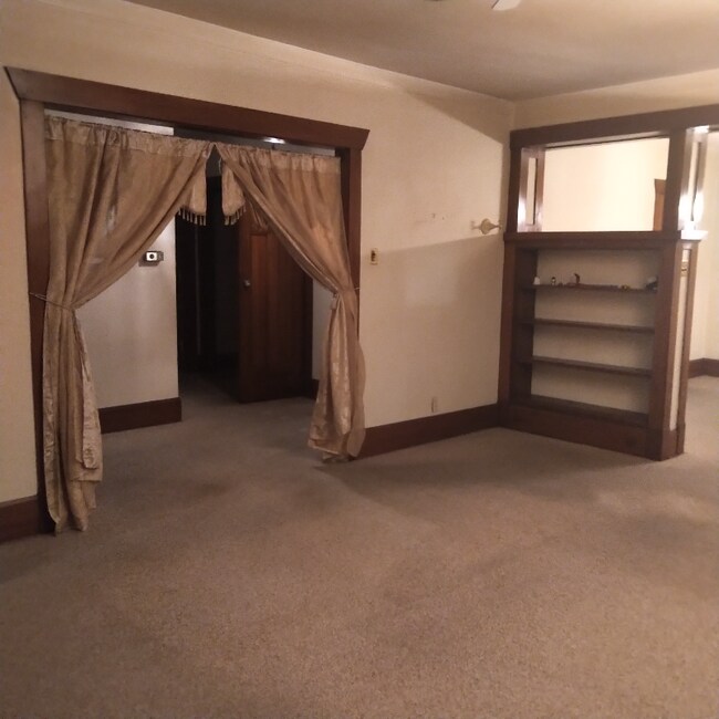 Building Photo - 467 W William St