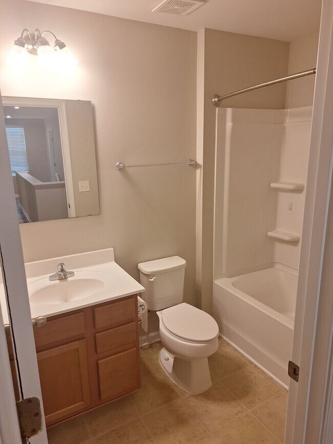 Building Photo - Wonderful Two Story Four Bedroom Home in Northeast Columbia!